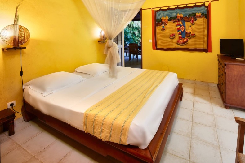 Villa Jaune 2 chambres avec piscine privée kaz a coco jaune 1.jpg